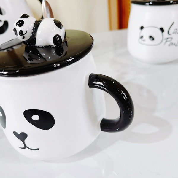 Søt Panda Kaffe Krus i Porselen med 3D Panda Lokk og Skje, Gave til Pandaelskere