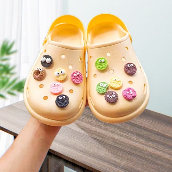 12 stykker 3D træsko sandaler ornamenter (tegneserie cookies), sko charms