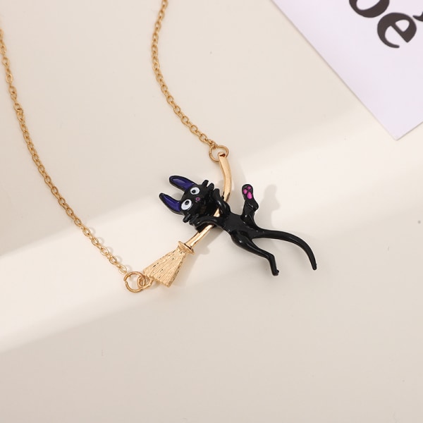 Svart katthalsband Kiki's Delivery Service Gigi hänger på kvasten Damhalsband