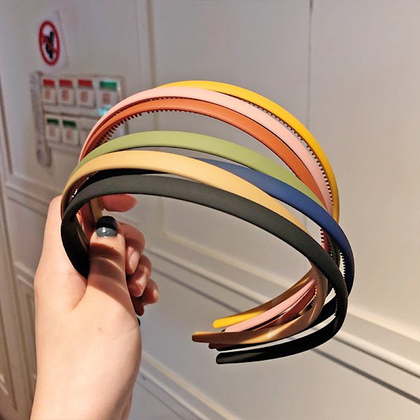 9 stk ensfarget hårbånd for kvinner med tenner, hårbånd i plast for jenter (tilfeldig farge)