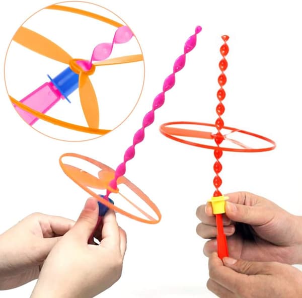 Tilfældig farve (4 stk) - Twisty Pull String Flyvende tallerkener Spindende flyvende disk legetøj helikoptere pædagogiske legetøj til børn - Tilfældig stil