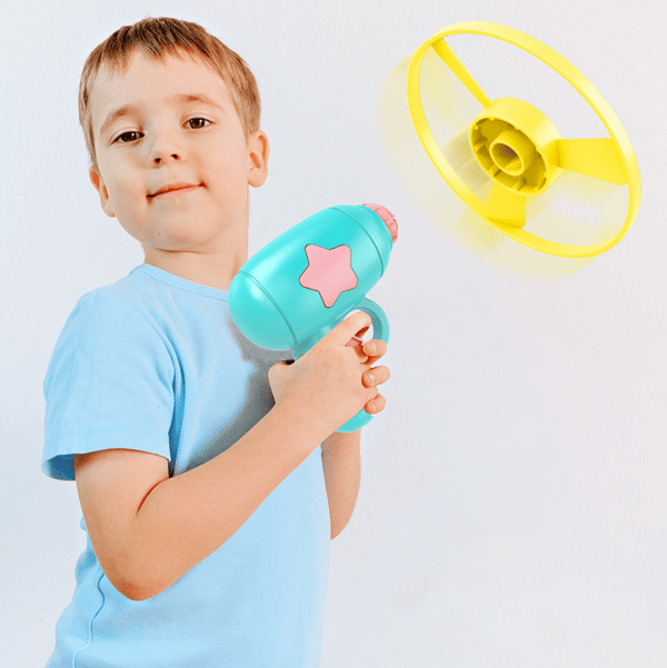 Blå leker for barn Luminous Bamboo Dragonfly Ejection Gun Spinning Flash Flying Saucer