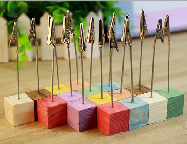16 kpl Pin Base Photo Stand Note Desk Memo Clips (Satunnainen väri)