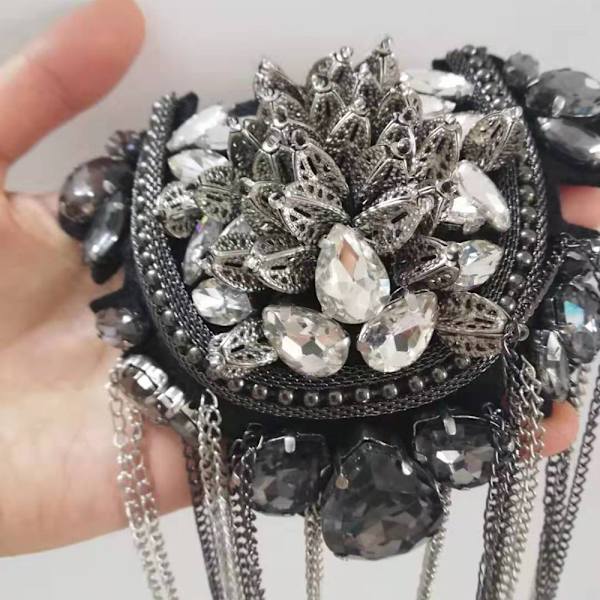 Diamantbesatt su axel punk metall tofsar stift