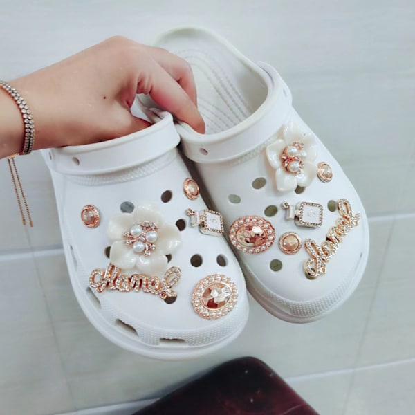 (exklusive skor) 12 stycken kristalldiamantskor Clog sandal dekoration, strass blomma designer söta smycken sko accessoarer, kvinnors födelse