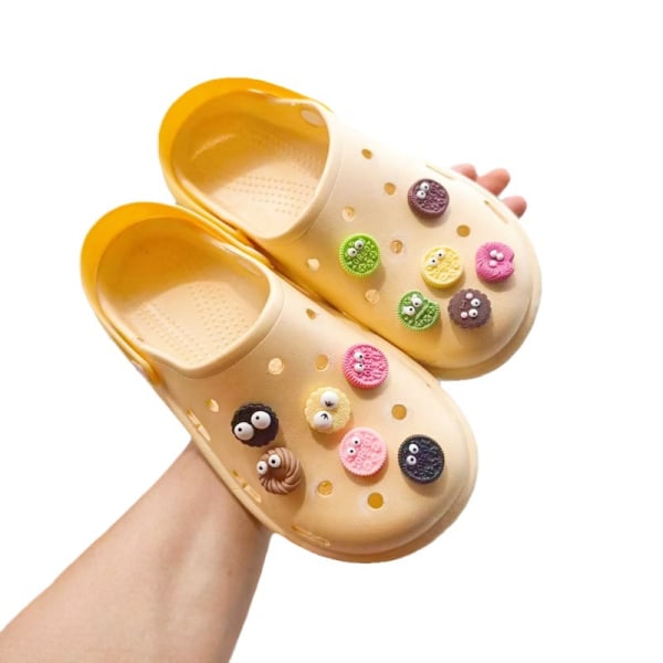 12 stk. 3D-træsko-sandaler-pynt (tegneserie-cookies), sko-charms, søde sko-pynt til træsko-sandaler-armbånd DIY