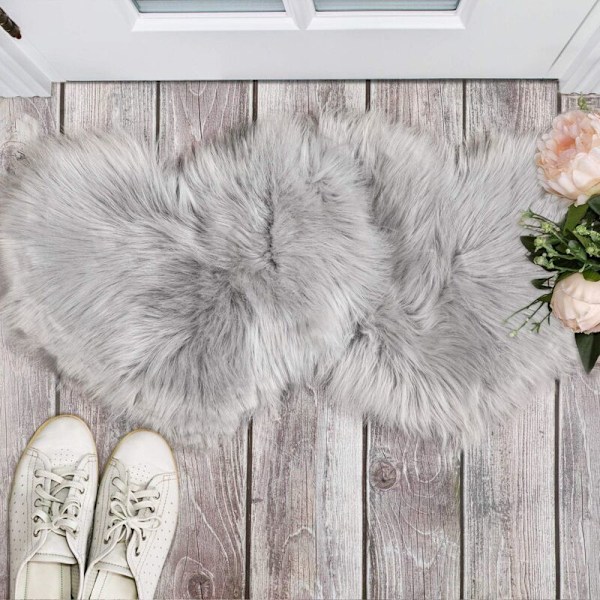 2-pack fluffiga hjärtformade fuskpäls mattor för sovrum vardagsrum soffa golvmatta 30 x 40 cm (Grå)