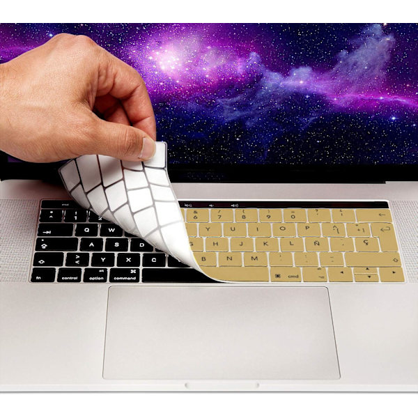 Guld - MyGadget tangentbordsskydd för Apple MacBook Pro 13\" och 15\" Touch Bar - Flexibelt silikontangentskydd - ultratunt underlägg.