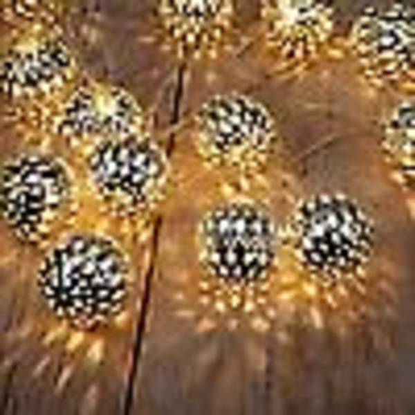 20 LED-hopeaa pallovalosarja 2,5m paristoilla