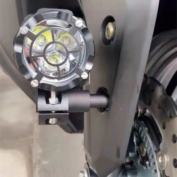 2PCS Motorcykelstrålkastare Fäste Fäste, XMAX300 NVX155 NMAX155 Motorcykel Projektor Fäste Dimljus Fäste Pili Bas