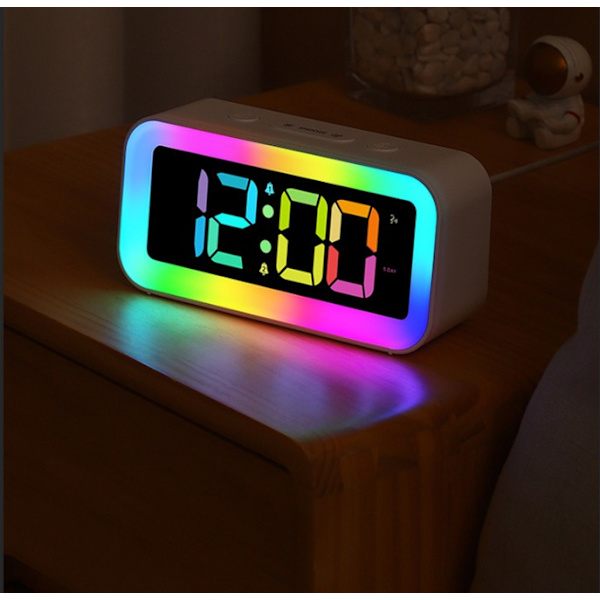 Digital väckarklocka, ljus barnväckarklocka med 7 färgers nattlampa, LED digitalklocka, tonårsmorgonväckarklocka, justerbar ljusstyrka,