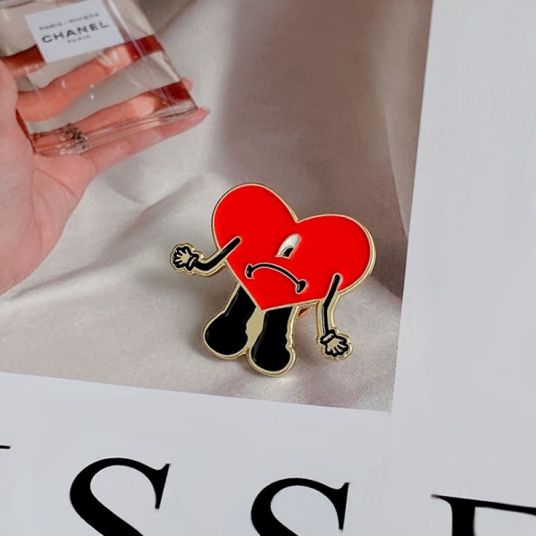 Baddd X Bunny Heart Rød Emallje Pins Musik Reversnål Skjorte Taske Badge Smykker Gave Til Venner