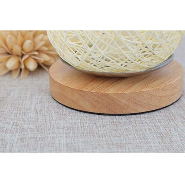 Rattan ledningslampe og trestøtte (beige)