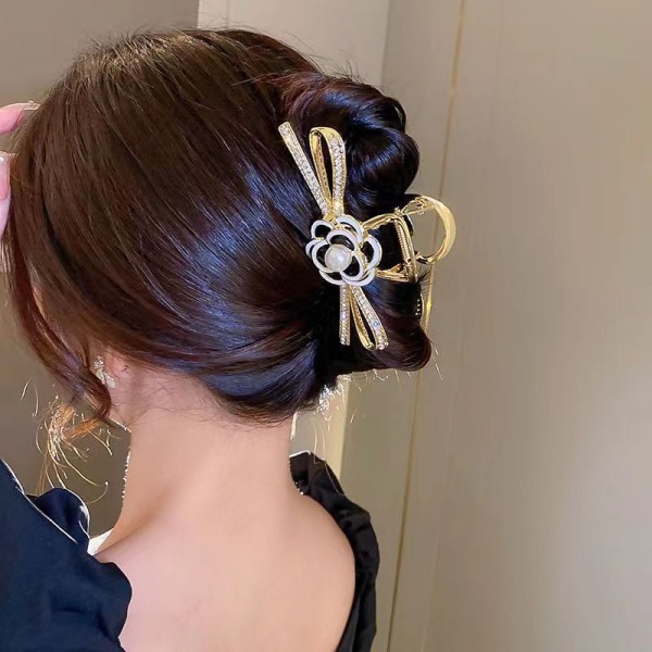 Pearl flowers with diamonds bow hair clip female light luxury senior sense grasp clip back head spoon coiled hair shark clip hair accessories Black