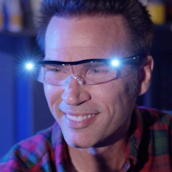 Bærbare, forstørrende briller med innebygde lys
