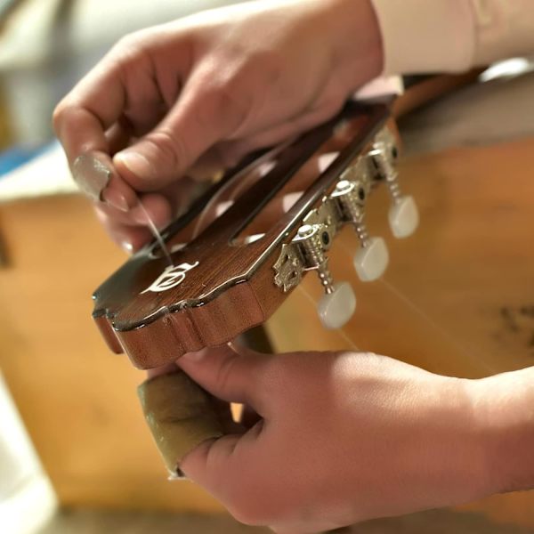 2 (1 vänster och 1 höger) mekaniska delar för klassiska gitarrer, stämskruvar för klassiska eller akustiska gitarrer
