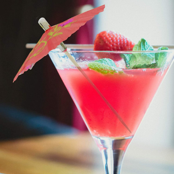 24 färgade pappersparaplyer för cocktails, slumpmässig färg