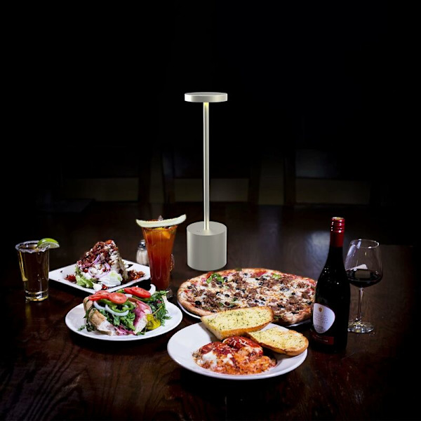 Moderne aluminium 6000mAh trådløs USB genopladelig LED bordlampe 2 niveau dæmpbar restaurant lys soveværelse sengebord lampe (sølv)