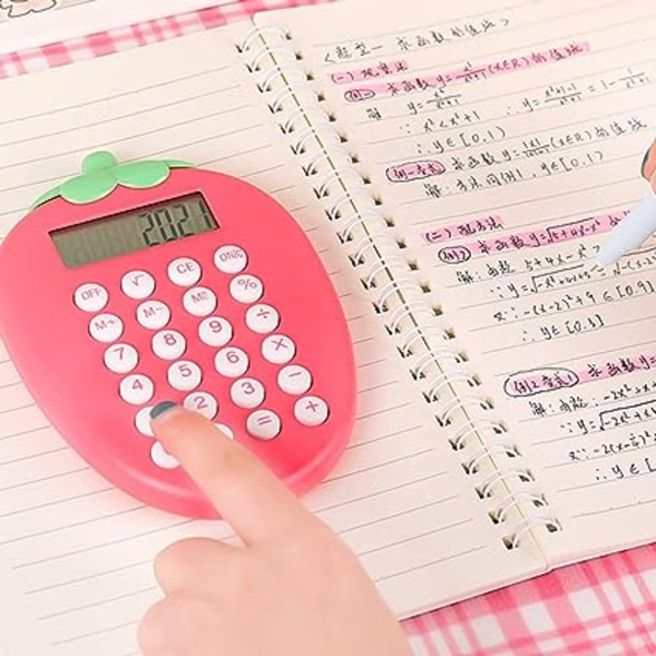 Kalkylator med tecknad halmhatt, handhållen miniräknare för studenter, moderiktig miniräknare, grundläggande miniräknare för kontorsmaterial