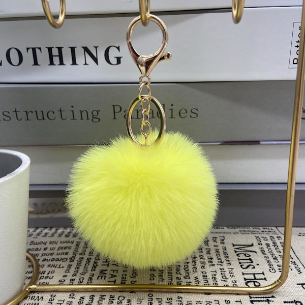 1 stk nøkkelring med fluffy pom pom til bilveske (tilfeldig farge)