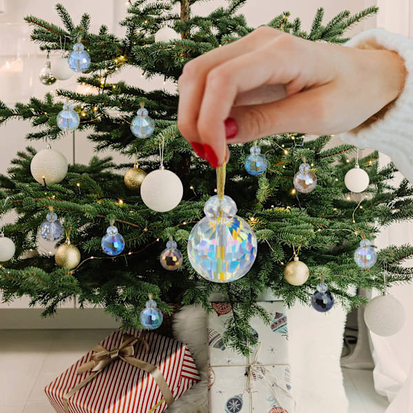 12-pakning krystallglass julekule ornamenter, 0,87 tommer mini AB fargerike prismatiske ball julepynt til julefest hjemmeinnredning