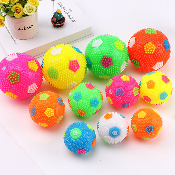 Ljusstark elastisk boll massageboll lysande fotboll med visselpipsboll (24 stycken)