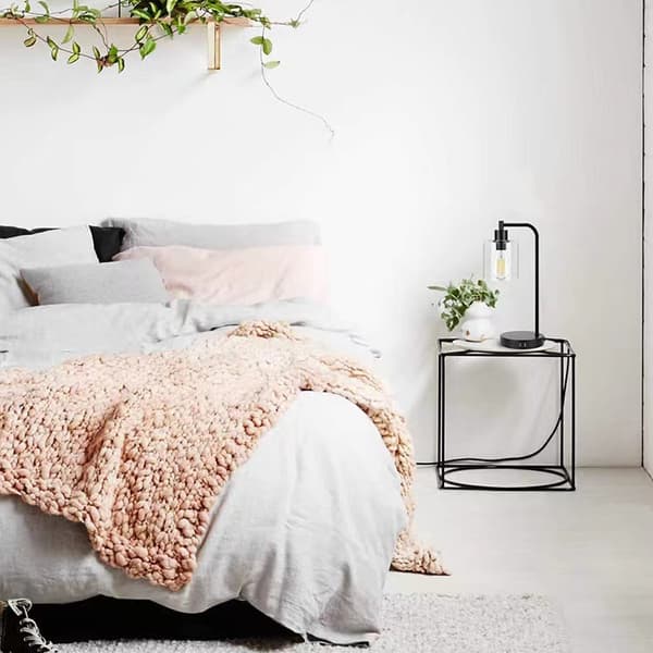 Gull Metall Bordlampe Dimmerbar Nattlys Chic og Moderne Stil