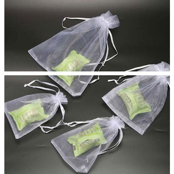 100 handsydda vita organza-påsar 7 x 9 cm.