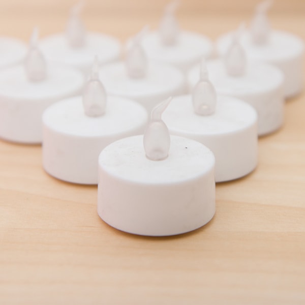 24 gule LED-lys med flammeeffekt