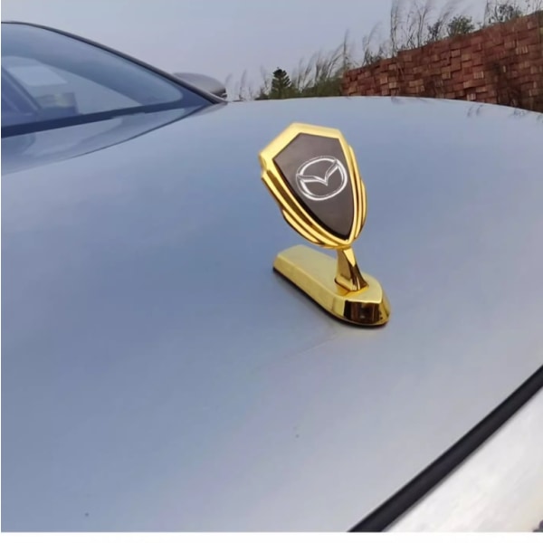 1 st emblem lämplig för Mazda huv och frontlogotyp (guld svart)