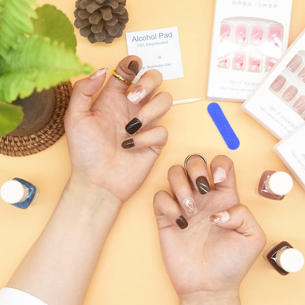 Tryck på naglar korta fyrkantiga falska naglar med glänsande glitterdesign gyllenbrun gradient full täckning faux akryl franska falska nagellim damnaglar