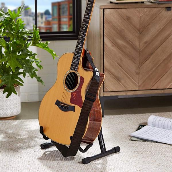 Justerbar gitarrrem för el-/akustisk-/basgitarr Inkluderar 3 plektrumfack