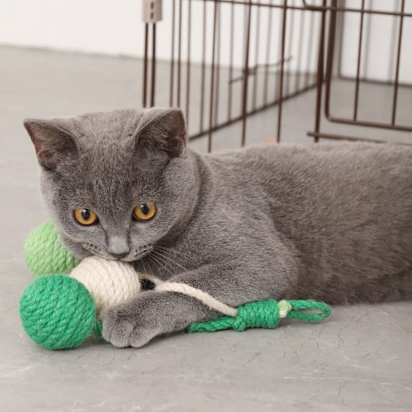 Hängande katt leksak boll inbyggd kattklocka interaktiv lek tugga hängande katt leksak lämplig för inomhus kattunge valp husdjur leksak motion (slumpmässig färg)