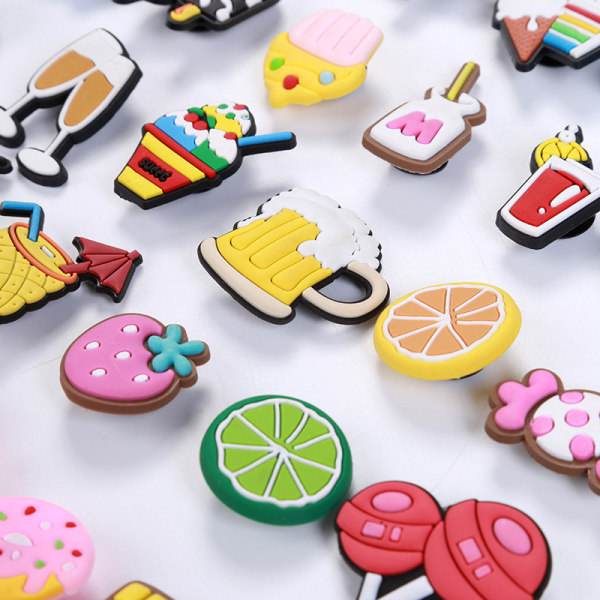 Skosmycken, 100 st pins för Crocs, träskor sandaler charm, julklapp eller födelsedagspresent till flickor och pojkar