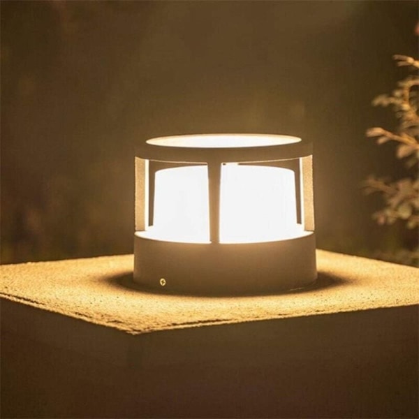 Europeisk cylindrisk gräsmatta på fotlampa, utomhus trädgårdslampa kolonn vattentät landskapsbro uteplats brygga pelare Lätt ljus villa gångväg led gräs