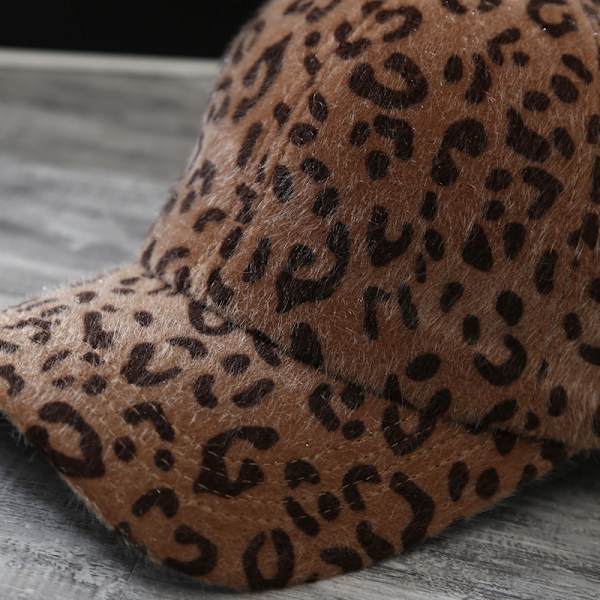Leopardmönstrad basebollkeps för kvinnor, varm vinterkeps i retrostil, djurpäls, basebollkeps, trendig gepardmönstrad utomhuskeps