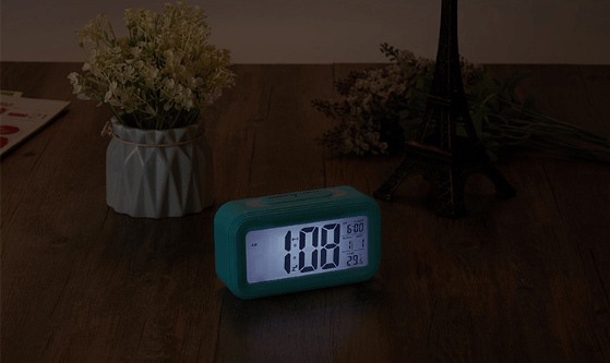 Blå digital väckarklocka, morgonväckarklocka, tyst batteridriven digital väckarklocka för barn, vuxna, stor LED-display, temperaturkalender