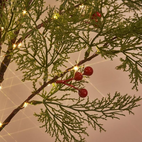Færdigoplyst juletræ med røde bær, 60 cm cypresstræ, 90 LED lyskæder, kunstigt cedertræ med lys til hjemmet, jul, ferie, bryllup