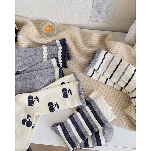 5 paria syksyn ja talven sukkia naisille, pohkeenmittaiset fleece-sukat, japanilainen college-tyyli raidalliset kirsikat, monipuoliset, paksuuntuneet ja lämpimät