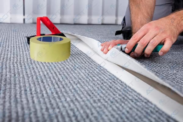 Permanent dobbeltklæbende tape til tæpper, måtter og andre inventar 50mm x 20m