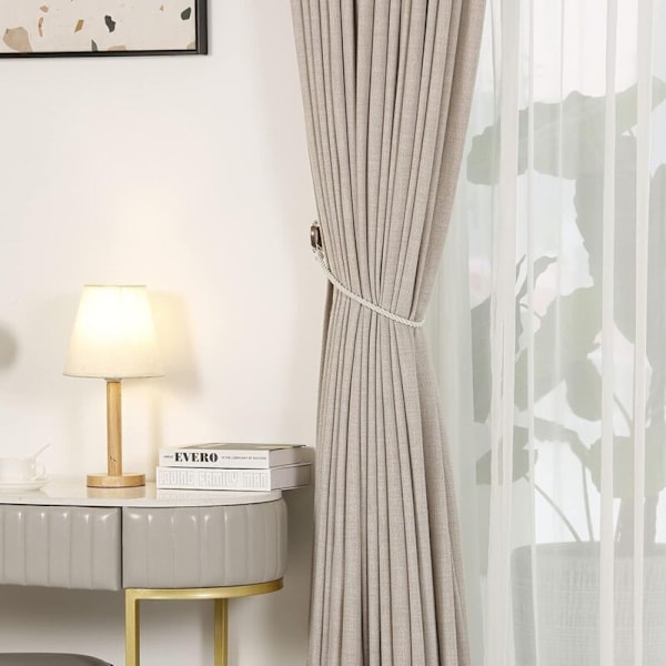 Et par gardinbind i landlig stil