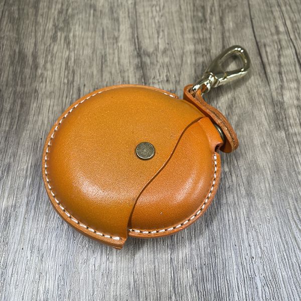 1 retro kolikkopussi, ensiluokkainen naudannahka, pyöreä avain, kuulokkeiden kaapeli säilytyspussi