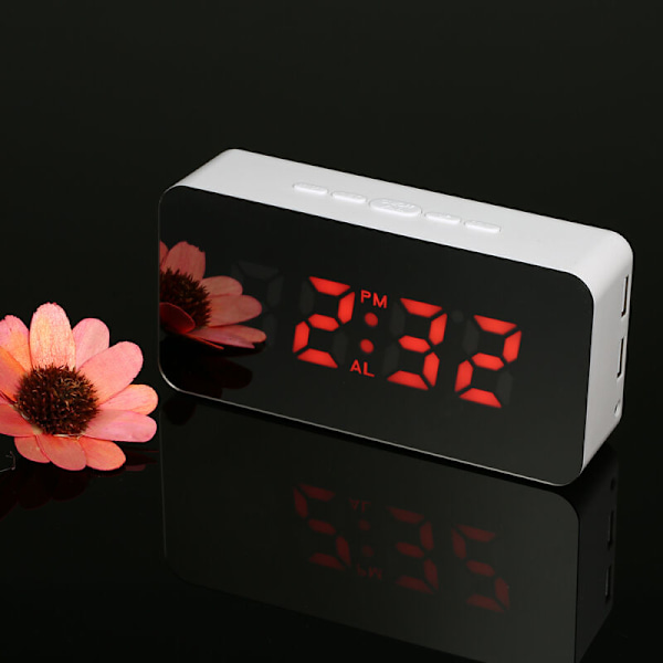 Digital RVB LED vekkerklokke farget med skrivebords termometer drevet av USB/Justerbart batteri og lysstyrke, 3 alarmer, snooze funksjon, USB - hvit loa