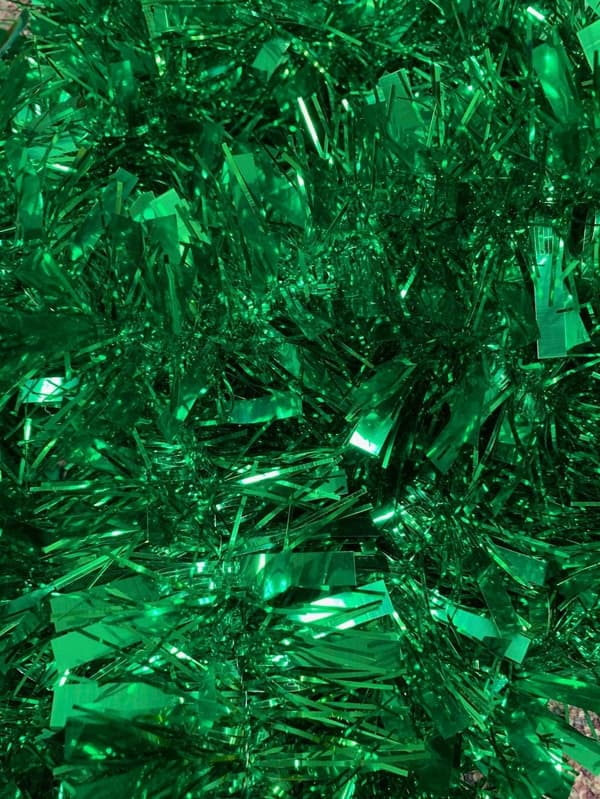 10 kpl kierrettyä metallilankaa vihreässä tinselissä