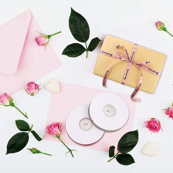 4 rullar dekorativa satinband, handtryckta polyesterband, används för presentförpackningar, rosa och beige, varje rulle är 22 m lång