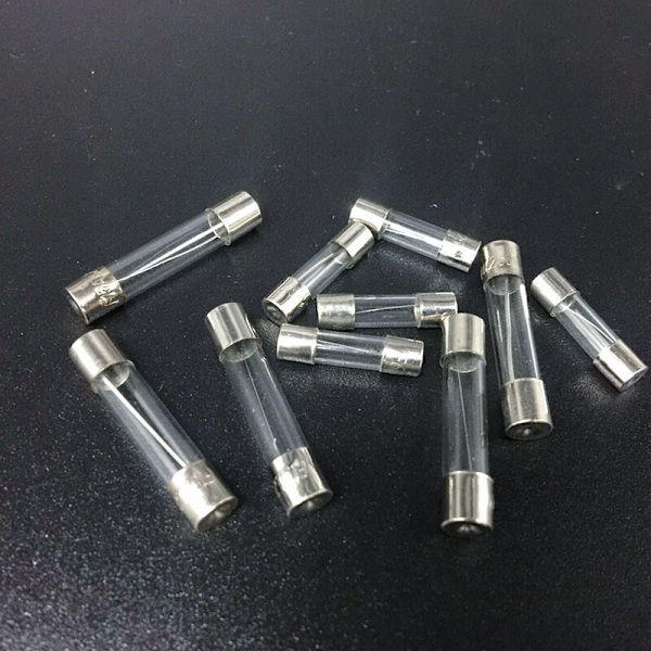 100 stk. Smeltesikring af glas, 5 x 20 mm 250V Sortiment af glassikringer 0,2A, 0,5A, 1A, 2A, 3A, 5A, 8A, 10A, 15A, 20A, Verre Verre Verre Frove til husholdningsbrug