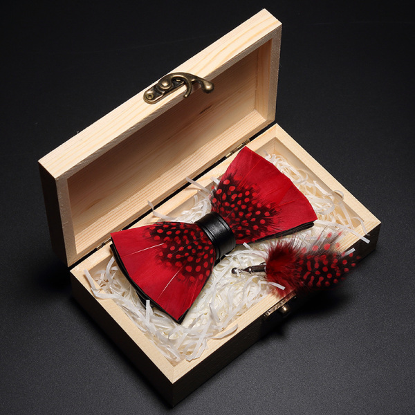 Men's (adjustable) feather and leather bow tie handmade in various colors + wooden boxes dominated