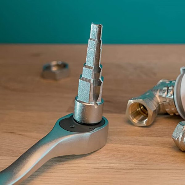 Universal trinbrændselsskrællenøgle med 1/2\" firkantfatning 5 størrelser til sanitetsartikler og radiatorer