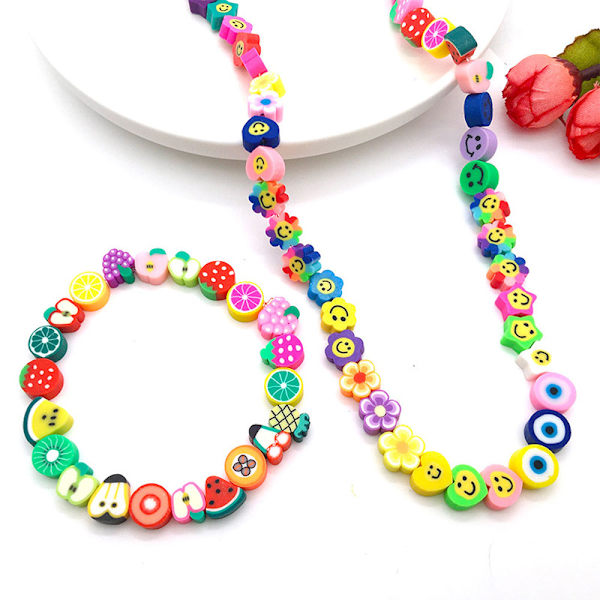 100 mjuka keramiska pärlor blandade med frukt och tecknade perforerade pärlor, skivade DIY armband pärlmaterial (kärleksblomma)