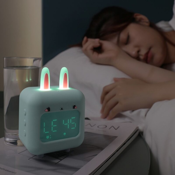 Grønt digitalt vækkeur til børn, kanin med natlys, timer og snooze, genopladeligt sengebordsur via USB til piger, drenge, soveværelse, skole